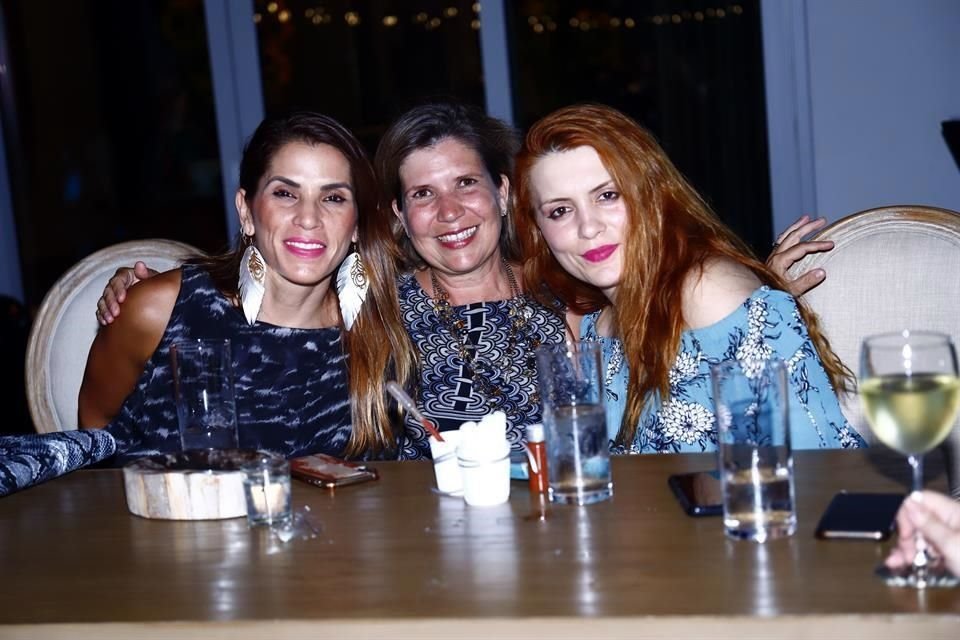 Valeria Longoria de Martínez y Alejandra Romo