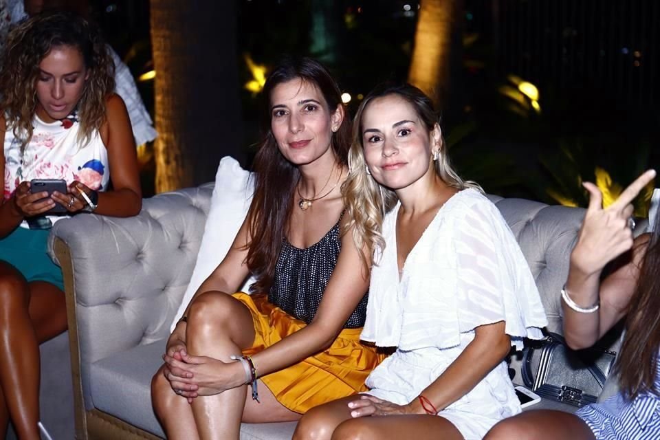 Maya Lobo de Zabalah y Brenda Garza de Santos
