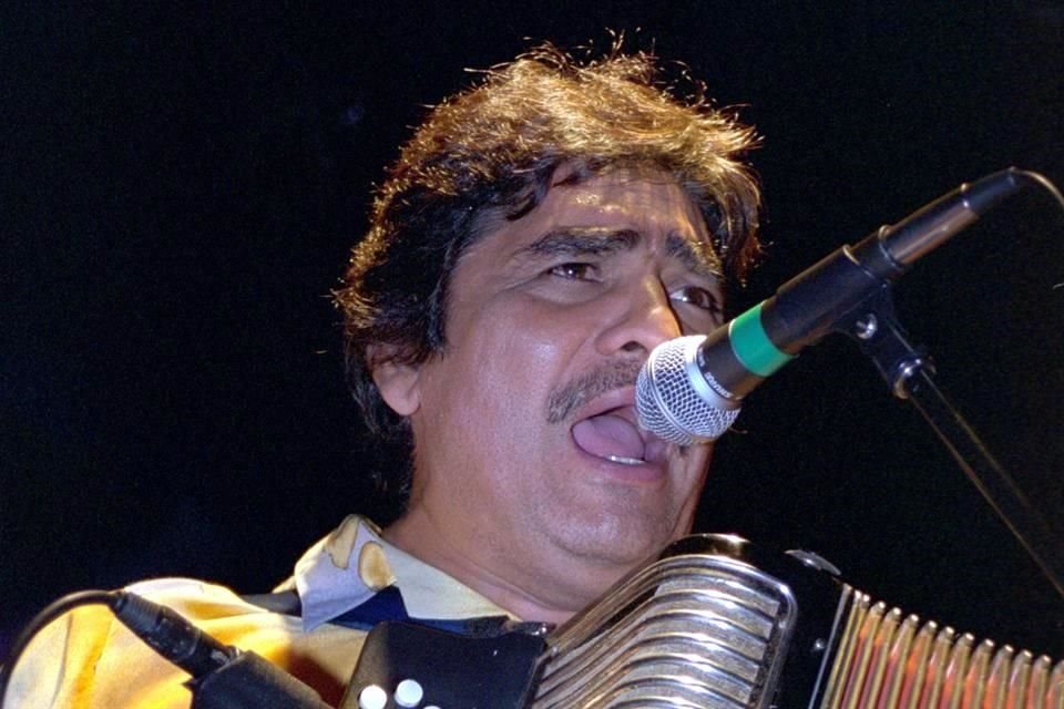 En 1982 presentó su primera producción titulada 'Si Mañana'.