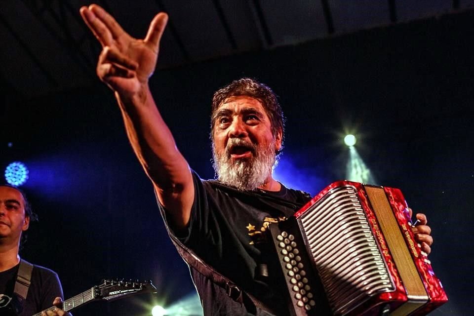Así, Celso Piña tuvo una larga carrera llena de éxitos.