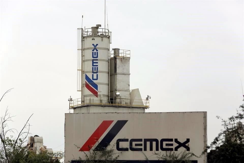 Cemex dijo que dispuso de líneas de crédito existentes para mejorar su posición general de liquidez en caso de perturbaciones en los mercados financieros y de capital.