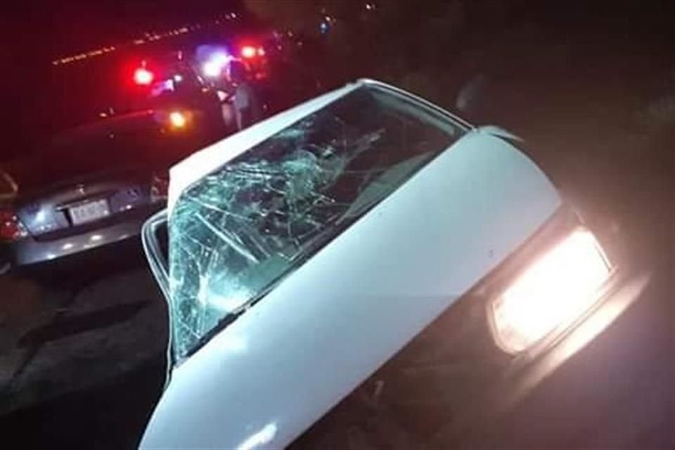 El accidente fue reportado a los cuerpos de auxilio alrededor de las 21:30 horas en la Carretera a Dulces Nombres, a la altura del Anillo Periférico.