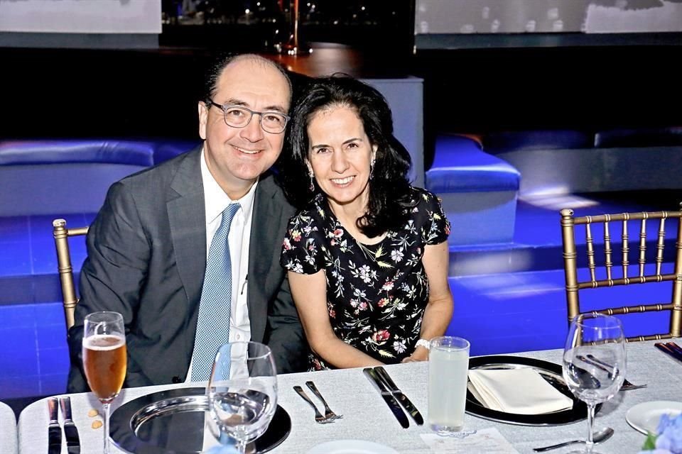Carlos Montaño y Luly Ravizé de Montaño