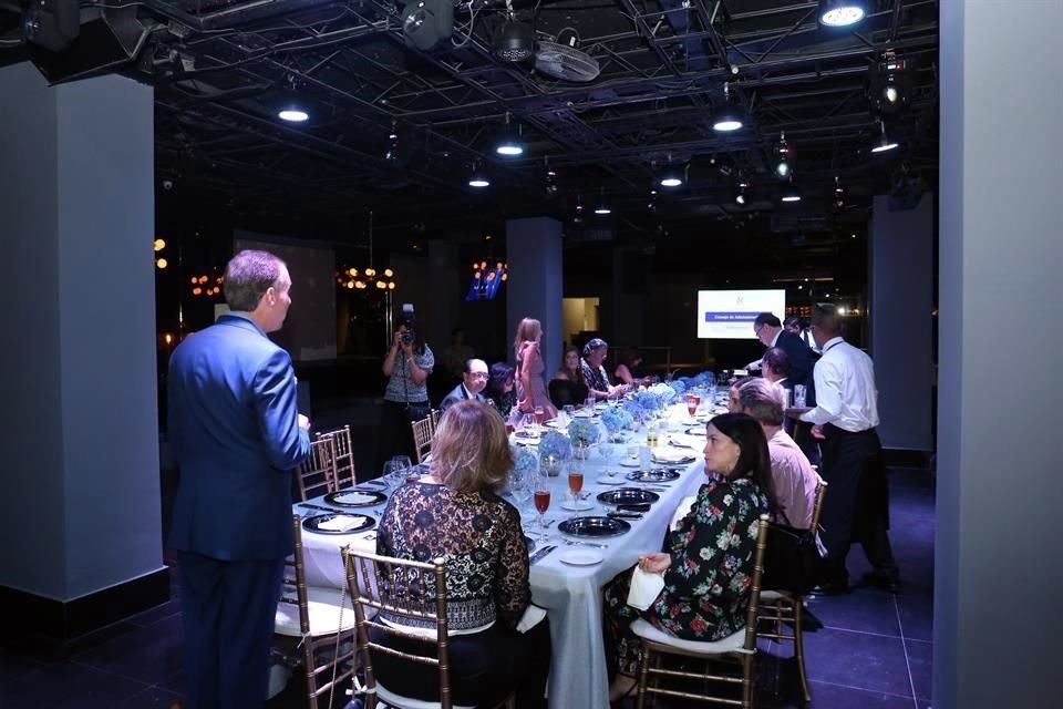 Los integrantes del Consejo de Administración del Casino Monterrey celebran con una convivencia las nuevas instalaciones de la discoteca de este lugar.