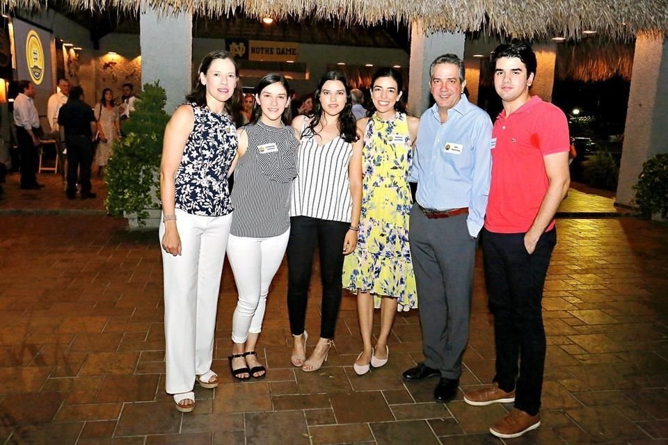 Sofía Hinojosa de Guzmán, Fernanda Guzmán, Marcela Guzmán, Maggy Guzmán, Mel Guzmán y Mauricio Guzmán