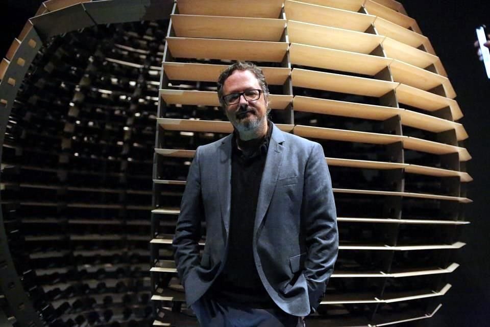 Con el uso de la tecnología, el creador Rafael Lozano-Hemmer realiza una crítica a la sociedad en la exposición 'Presencia inestable', en el museo Marco.