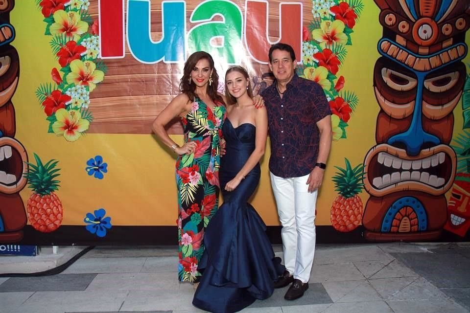 Carla Oates de Sáinz, Fernanda Sáinz Oates y Óscar Sáinz Garza