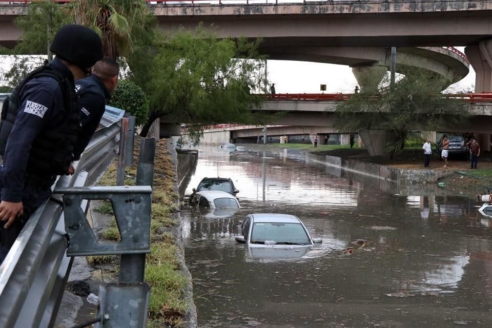 Las autoridades de seguridad se mantenían en alerta ante las inundaciones.