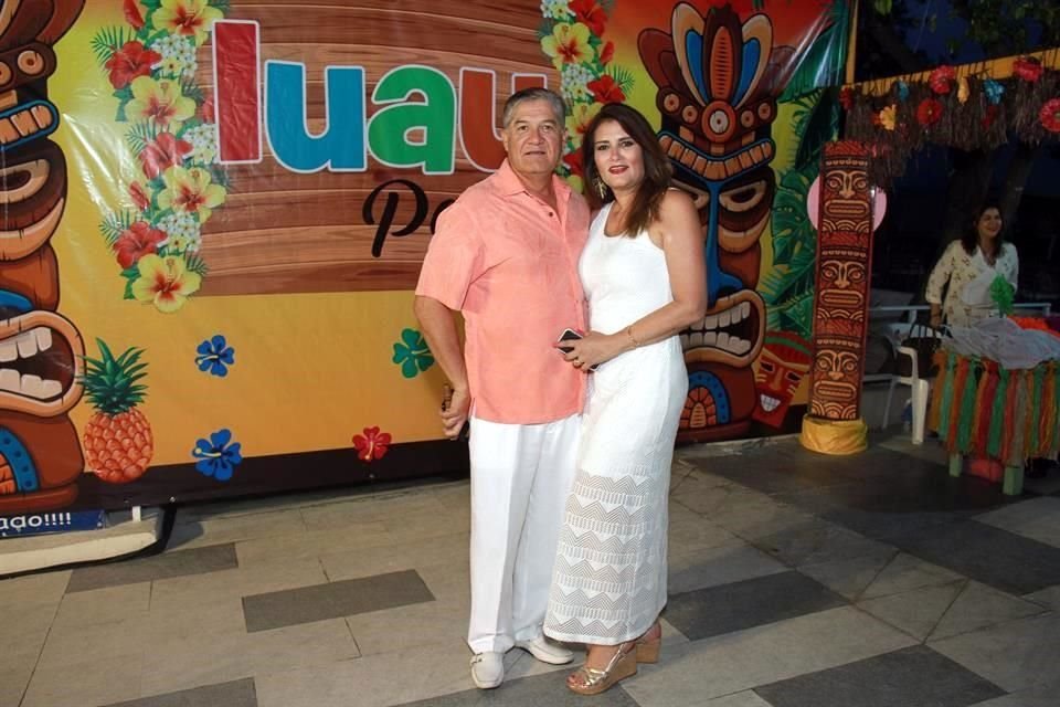 Luis Carlos Corral Rubio y  Mayu Garza de Corral