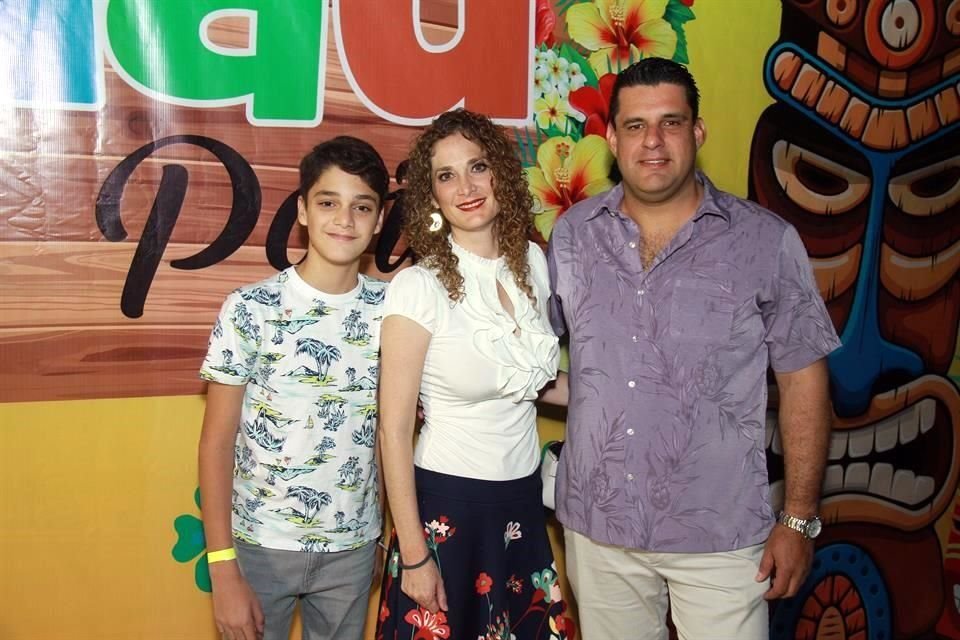 Saúl Escamilla, Anabel Escamilla de Escamilla y Alejandro Escamilla