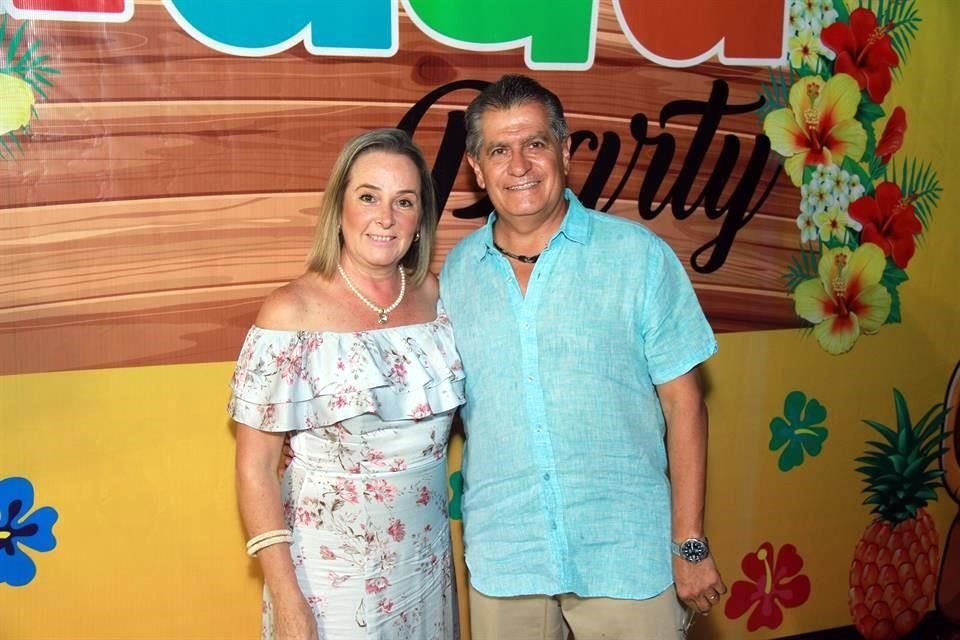 Gaby Ortuzar de Palacio y Federico Palacio Herrera