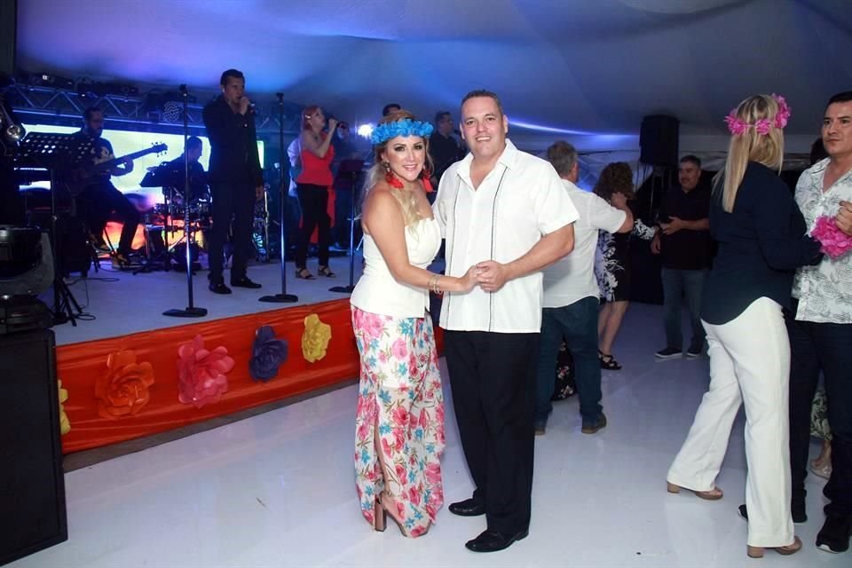 Leticia Muñiz de Elizondo y Sergio Elizondo Montemayor