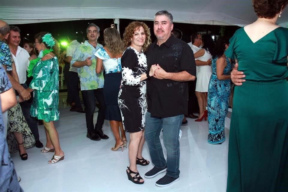 Mayra Flores y Manuel Garza