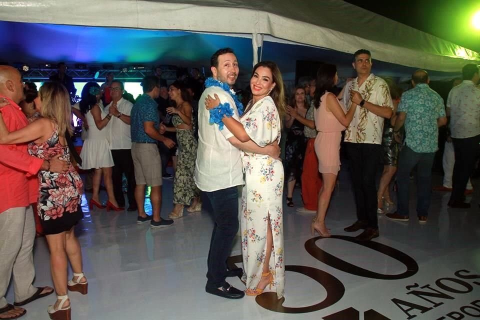 Uriel Valdez Juárez y Jessika Fernández de Valdez