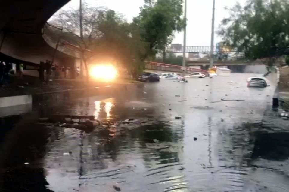 Las autoridades no reportaron conductores lesionados.