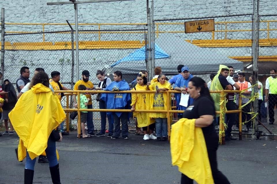 Más tarde el Club Tigres informó de que los accesos estaban abiertos.