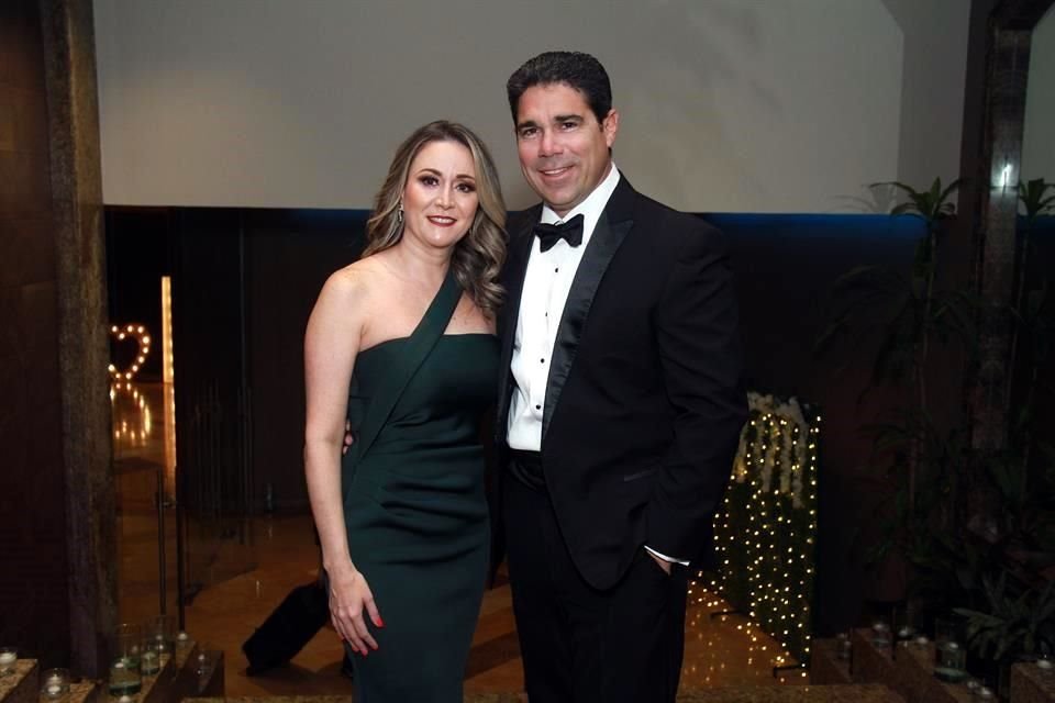 Érika Salinas de García y Carlos García