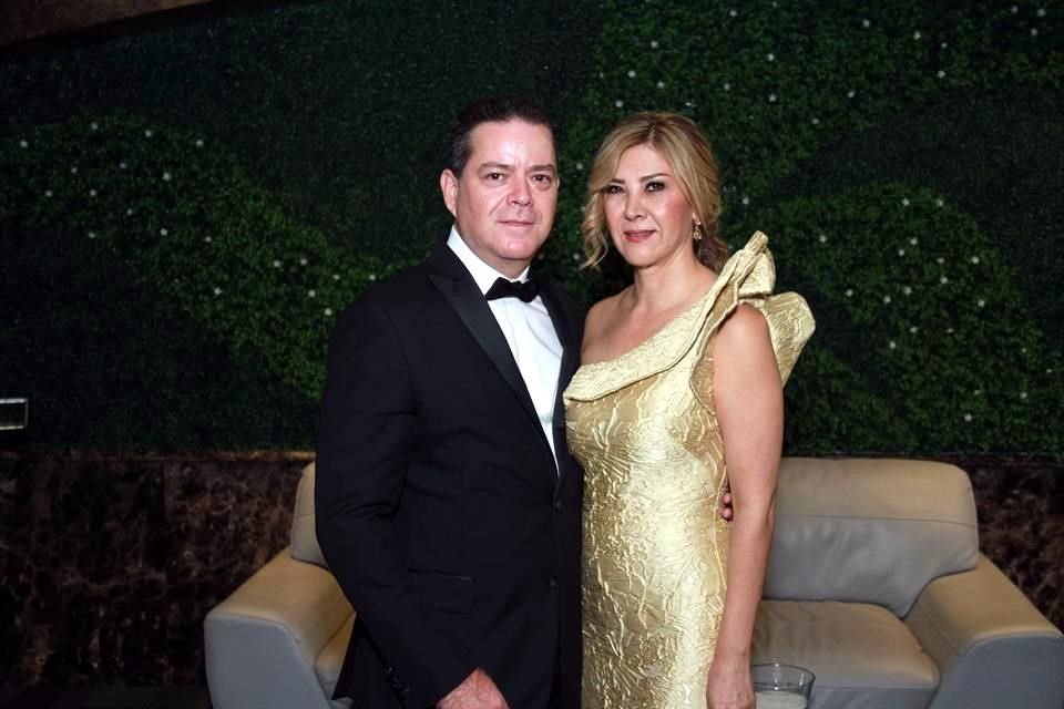 Rafael Salinas Pérez y Esther Saldaña de Salinas