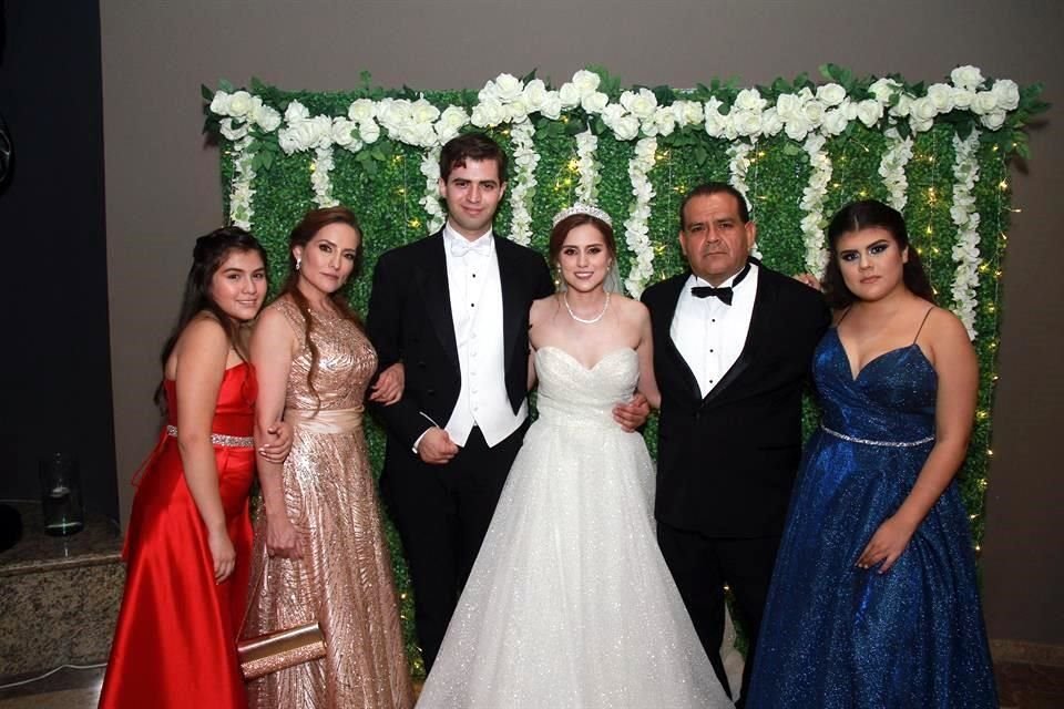 Daniela Sofía Hernández Coronado, María Guadalupe Coronado Coronado, Rafael Salinas Saldaña, Denisse Quijano Coronado, Manuel Moisés Hernández González  y Loida Hernández Coronado