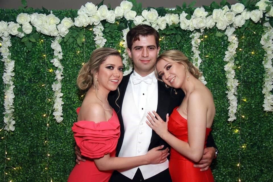 Dania Salinas de Mendoza, Rafael Salinas Saldaña y Nathalia Salinas Saldaña