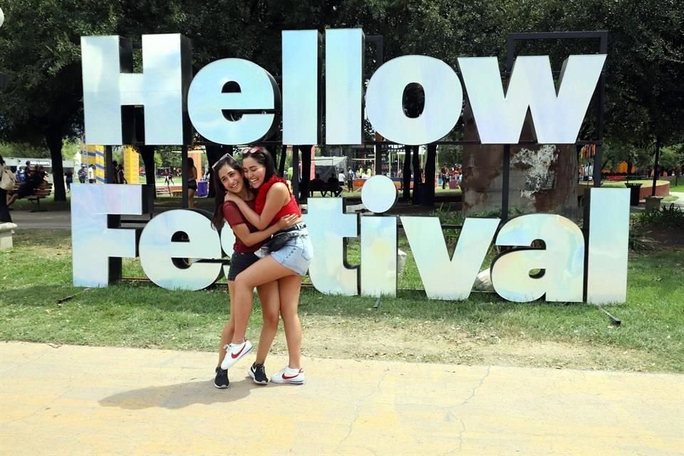 Paola Córdova y Melina Esquivel (s)