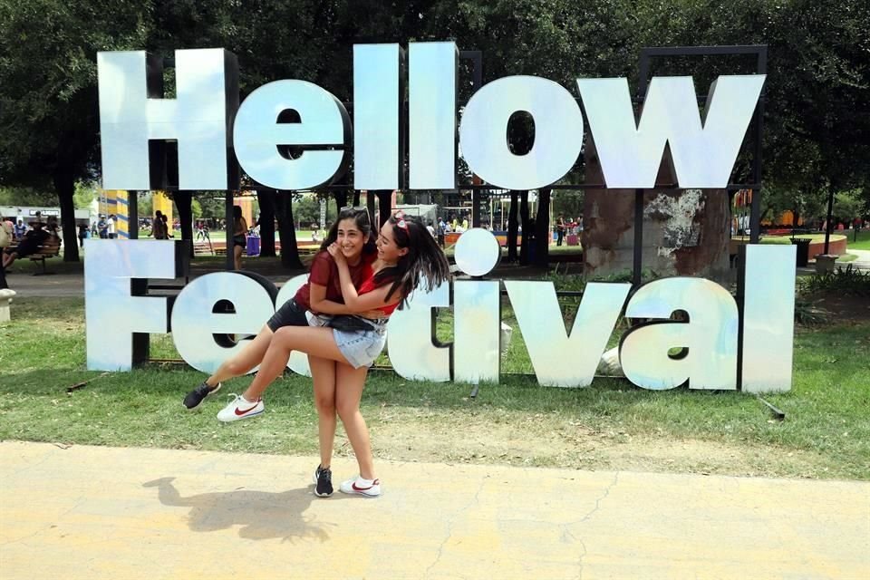 Paola Córdova y Melina Esquivel (s)