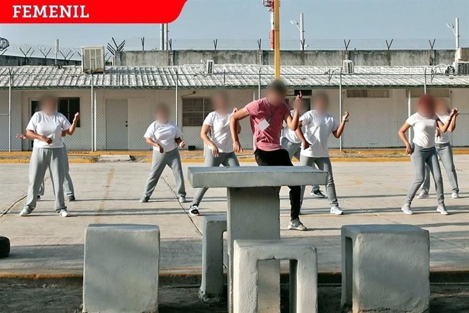 Las internas reparten su tiempo entre los talleres, actividades deportivas... y la bailoterapia.