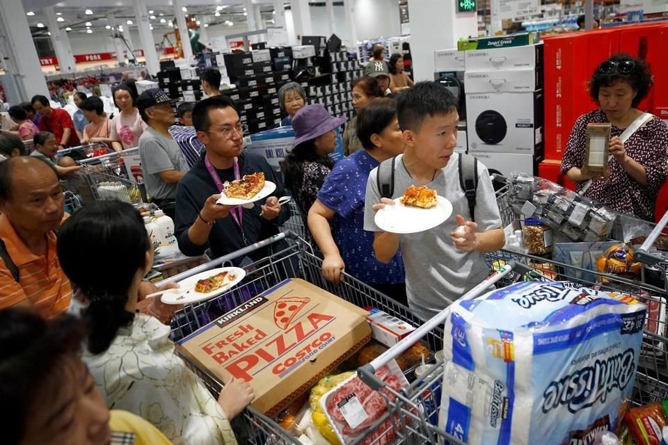 Noticias locales informaron que Costco ofreció descuentos de hasta 60% en algunos productos y una membresía anual por 28 dólares.