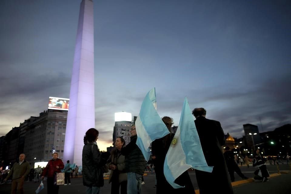 Operadores coinciden que los actuales niveles del riesgo país son indicadores de cuando un Gobierno afronta problemas de pago con su deuda.