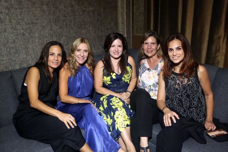 Cecilia Chapa, Dora Pérez de Lozano, Leticia Martínez, Esperanza Llaguno y Karla Quijano
