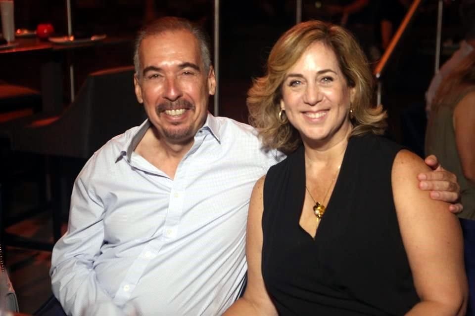 Daniel Villarreal y Paulina Garza de Villarreal
