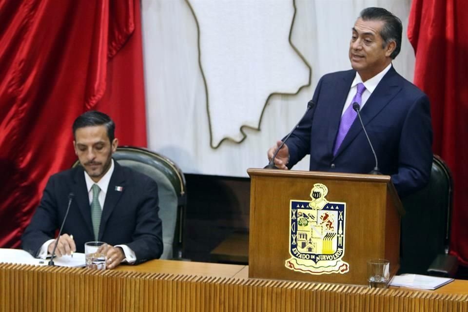 El Gobernador Jaime Rodríguez (der.) expuso al Congreso las prioridades para la Administración estatal.