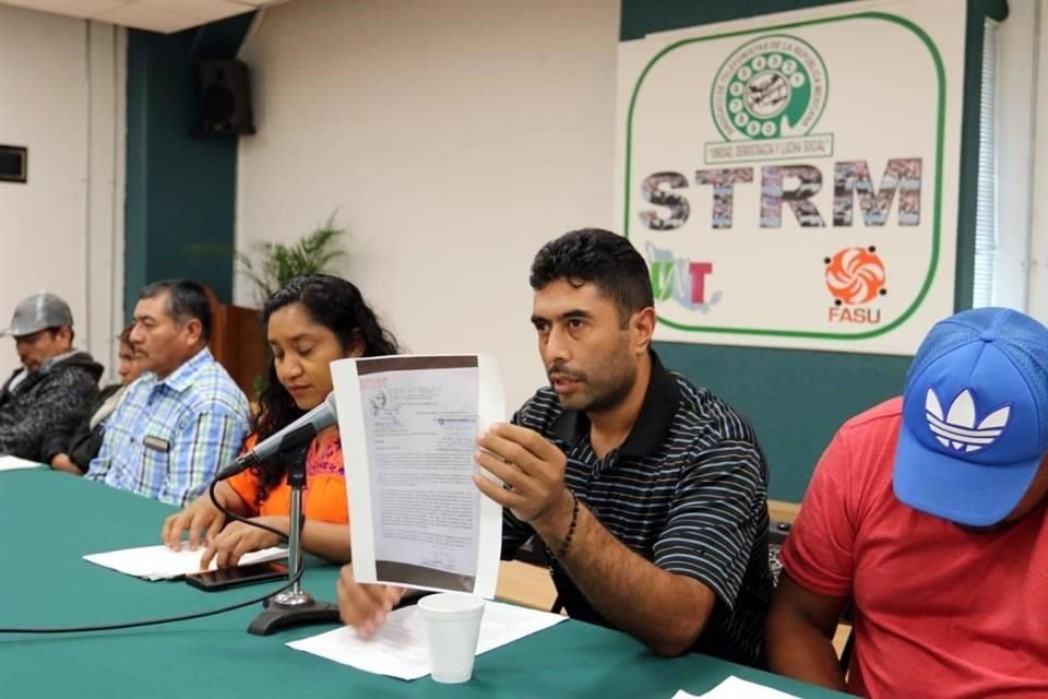 Desplazados de Guerrero en conferencia de prensa.