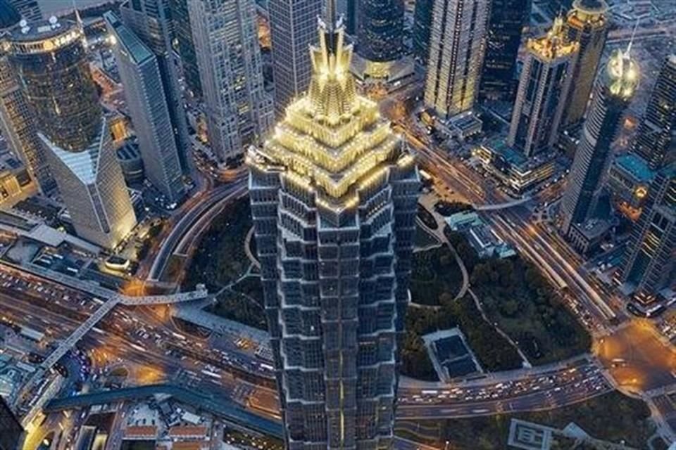 Las técnicas de ingeniería estructural protegen el edificio de los tifones y terremotos.