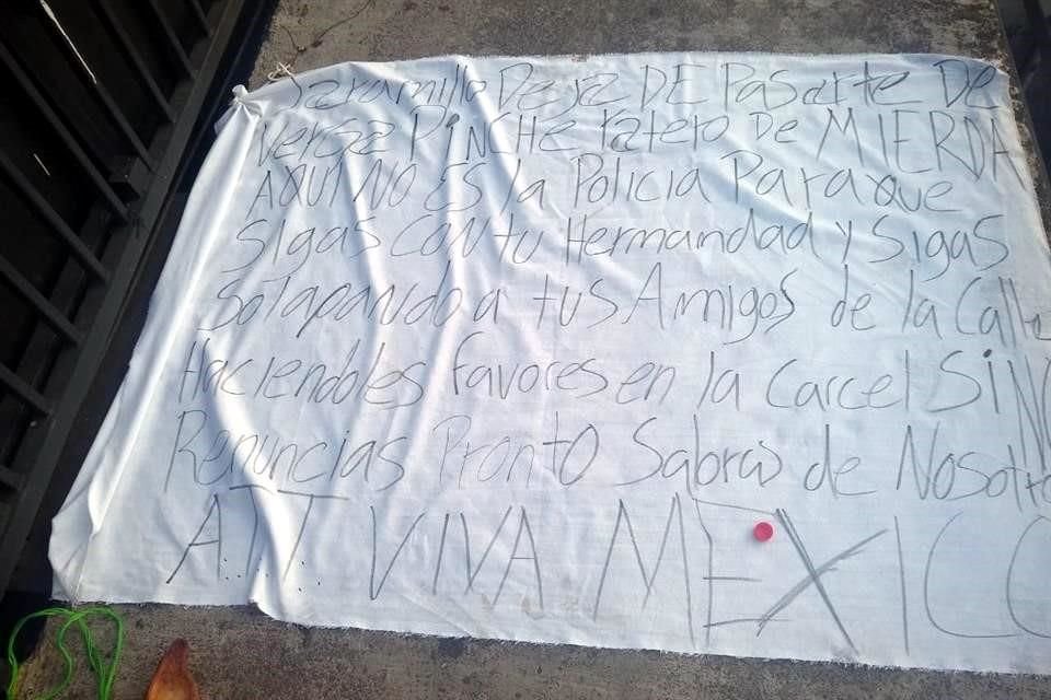 Una cabeza de cerdo y una manta con mensaje amenazante contra el Director Ejecutivo de Seguridad Penitenciaria, fue dejada a unos 2 kilómetros del Reclusorio Oriente.