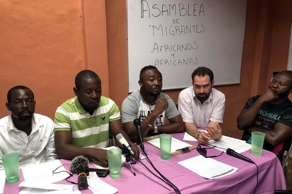 En conferencia, representantes de la Asamblea de Migrantes Africanos y Africanas, de reciente creación. 