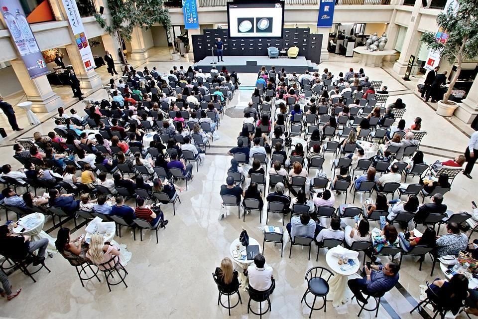 Expertos participan en el Foro Salud y Bienestar 'La lucha contra la báscula', organizado por EL NORTE.