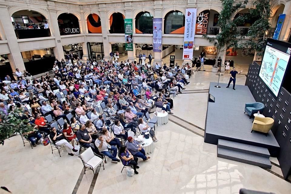 Expertos participan en el Foro Salud y Bienestar 'La lucha contra la báscula', organizado por EL NORTE.
