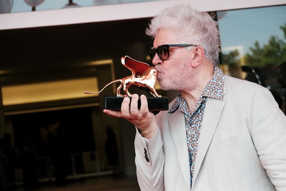 Para Pedro Almodóvar, el León de Oro honorífico que recibió fue un acto de justicia poética por el primer trabajo que llevó al festival de Venecia hace 31 años.