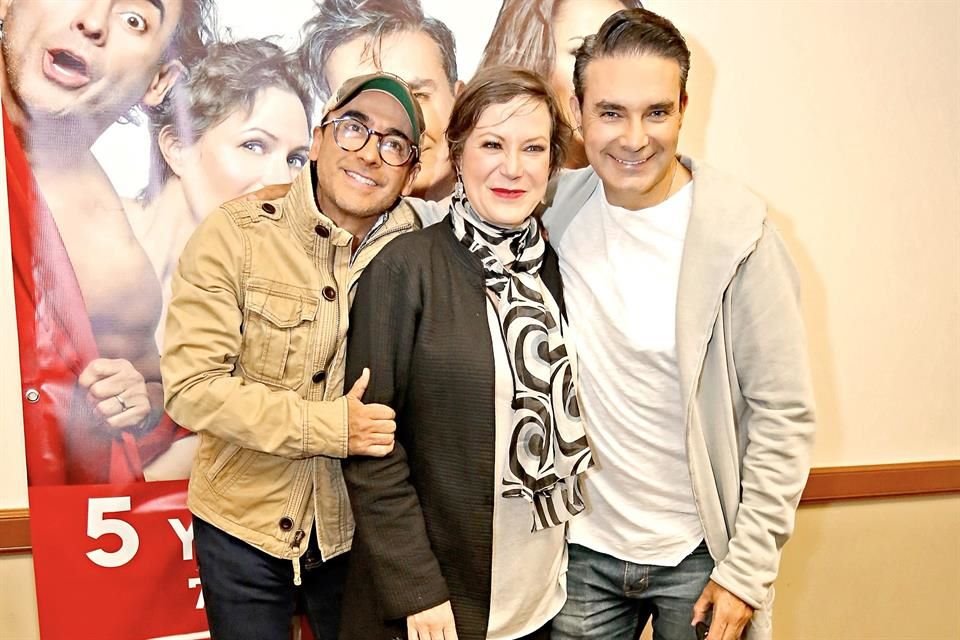 De visita en la Ciudad, Adal Ramones, Mónica Dionne y Mauricio Islas invitaron al público a disfrutar 'Dos Más Dos' el 5 y 6 de junio.