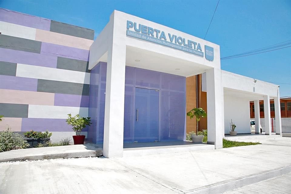 Municipio de Escobedo implementa el programa Puerta Violeta para apoyar a las mujeres víctimas de violencia.