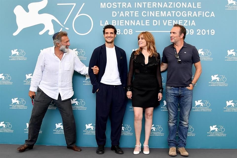 El equipo de 'J'accuse' durante la presentación del filme en la Mostra.