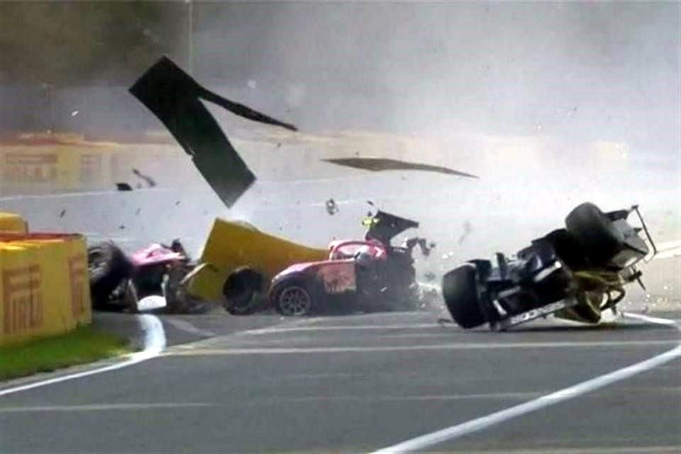 El espeluznante accidente provocó que el Gran Premio de Bélgica fuera suspendido.