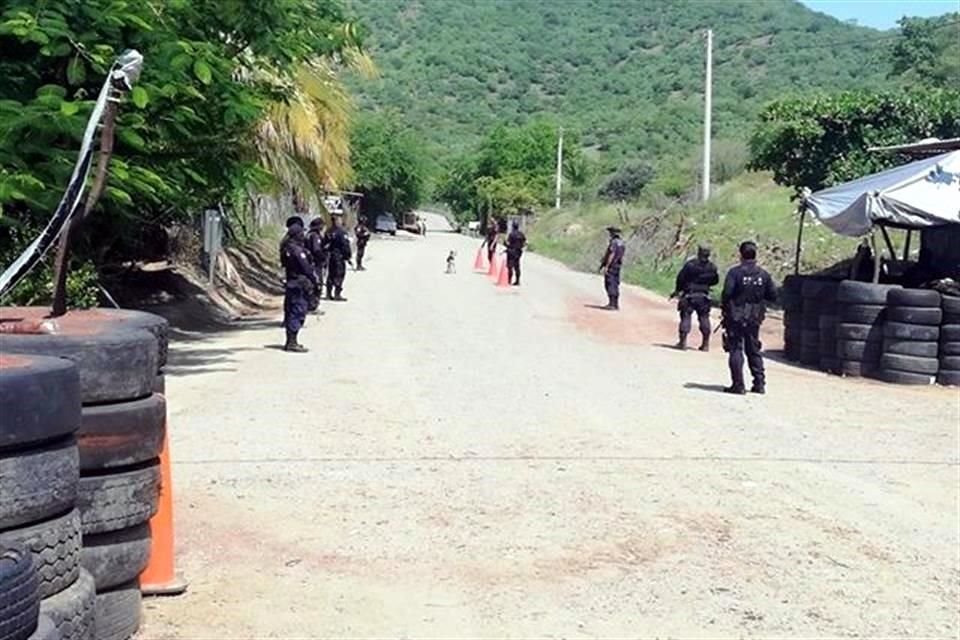 Sólo policías estatales se mantienen en los accesos.