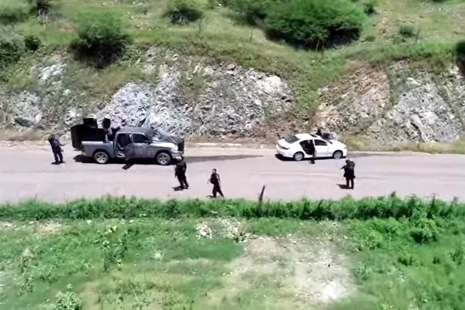 Con ayuda de un dron, autodefensas de Tepalcatepec, Michoacán, mostraron las huellas de la batalla de este 30 de agosto contra el Cártel de Jalisco Nueva Generación.