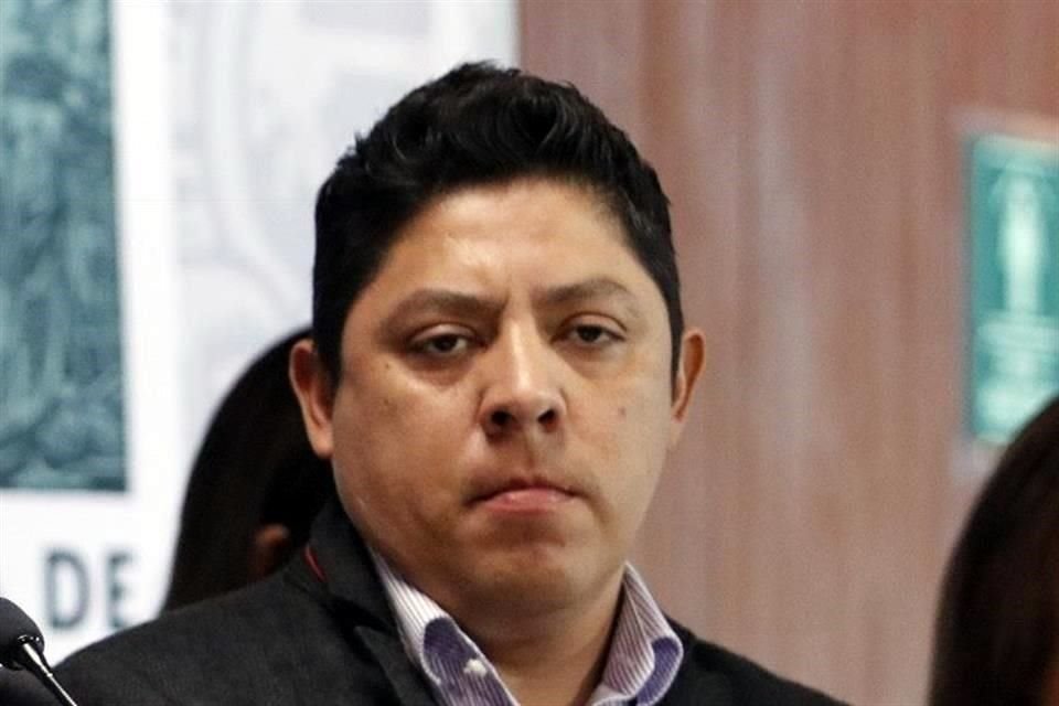 En medio de plagio y robo en SLP, el senador morenista Elí Cervantes acusó a Gobernador Ricardo Gallardo de solapar al crimen en la entidad.