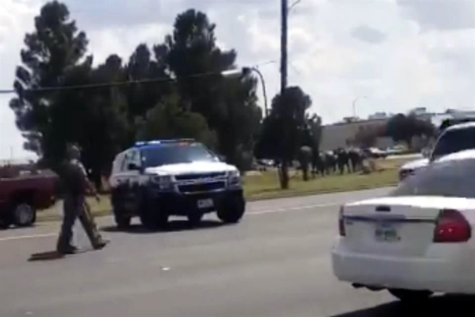 Policía de Odessa, informó que tiroteos dejaron saldo de 5 muertos y 21 heridos; autoridades de Midland reportan que atacante fue abatido.