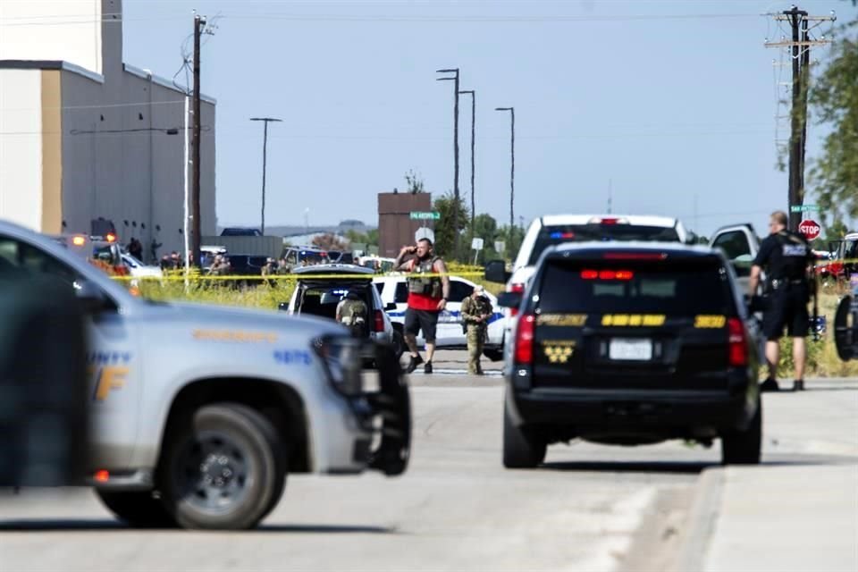 Policía de Texas abatió a un tirador en un cine de Odessa.