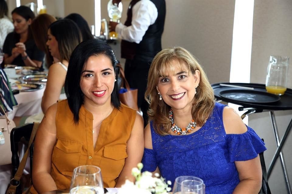 Gaby Briones y Adriana Soberón
