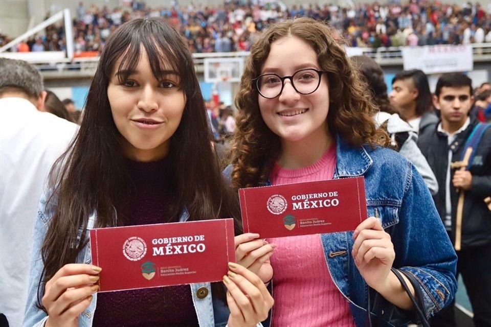 El tipo de apoyo que tuvo más inscripciones fue el del programa Beca Universal para Estudiantes de Educación Media Superior Benito Juárez, creada por esta Administración federal.